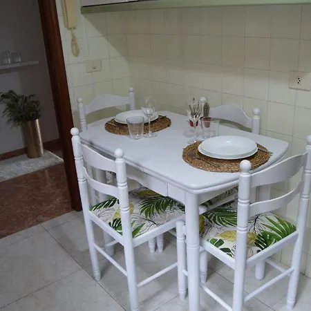 Coqueto Apartamento En Los Salones Del Lerez